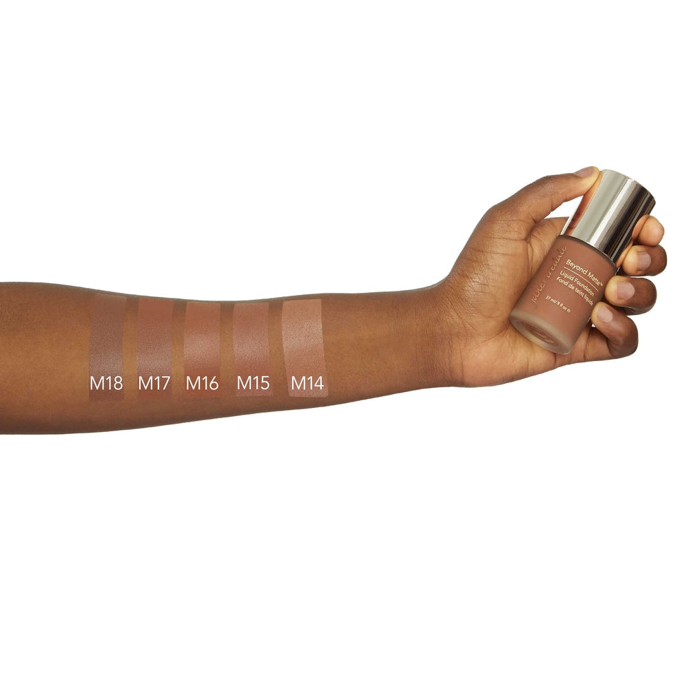 jane iredale Beyond Matte Liquid Foundation M17 swatches på arm