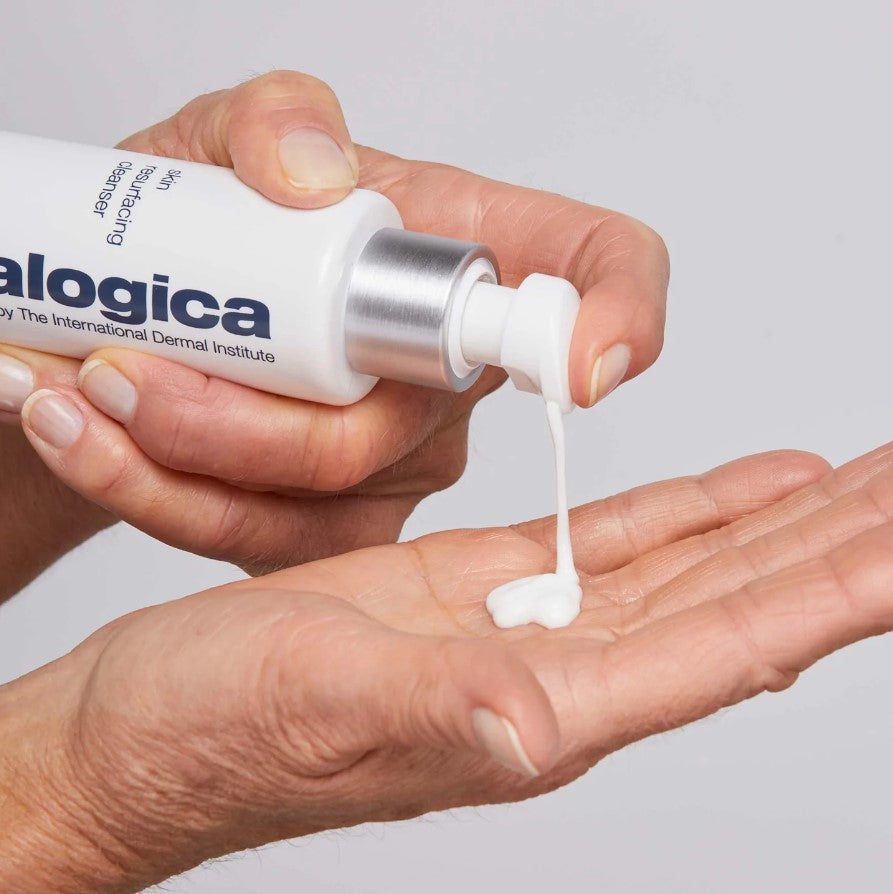 Dermalogica Skin Resurfacing Cleanser påføring på hånd