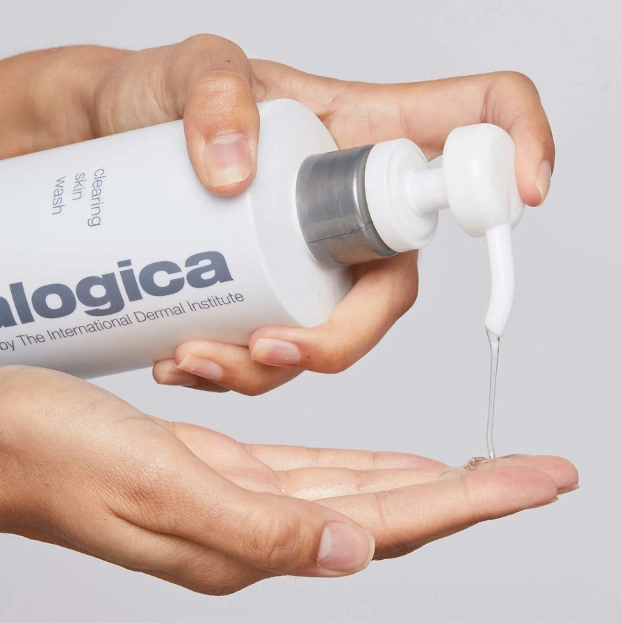 Dermalogica Clearing Skin Wash påføring på hånd