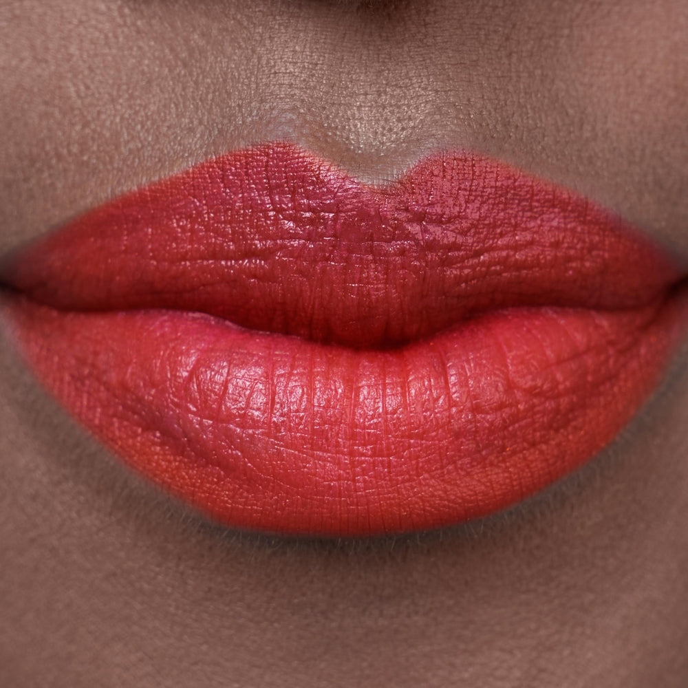 jane iredale Triple Luxe Lipstick Ellen på lepper 3