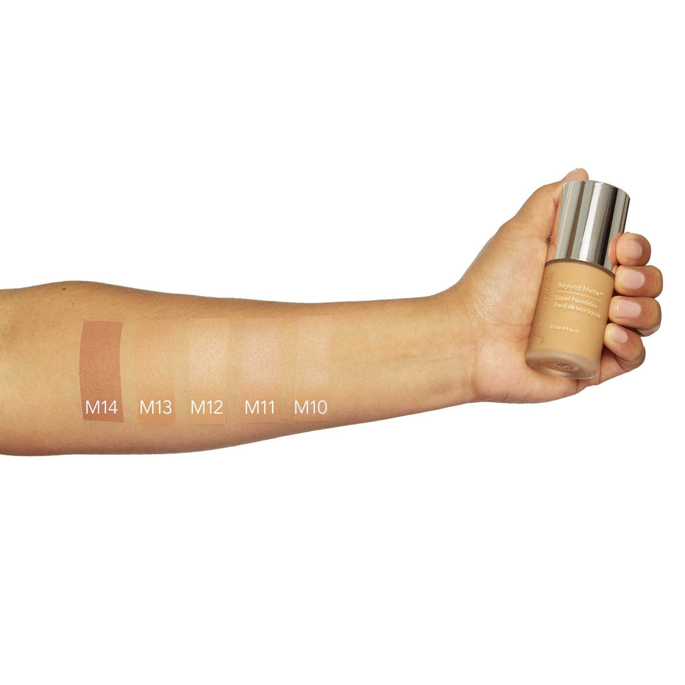 jane iredale Beyond Matte Liquid Foundation swatches på arm M12