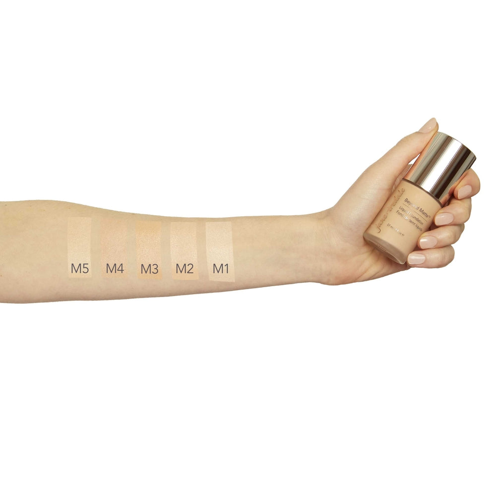 jane iredale Beyond Matte Liquid Foundation swatches i lyse farger M2