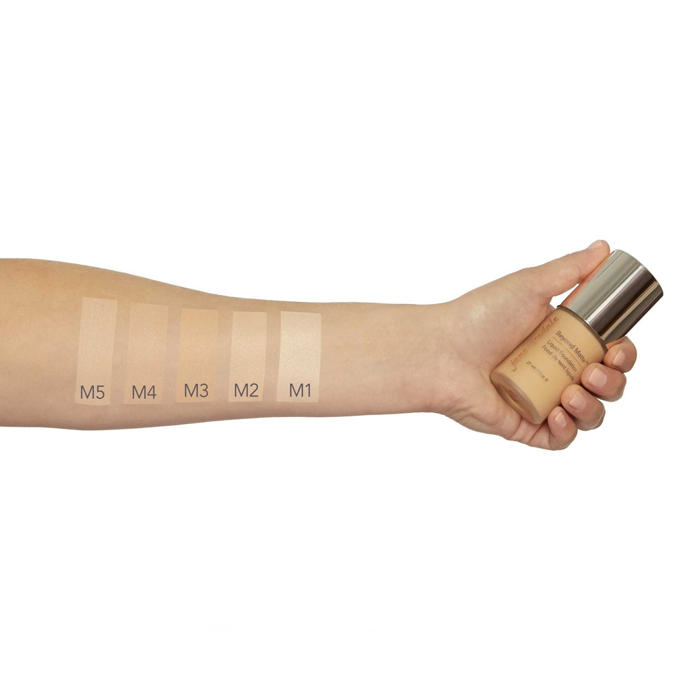 jane iredale Beyond Matte Liquid Foundation M3 lyse swatches på arm