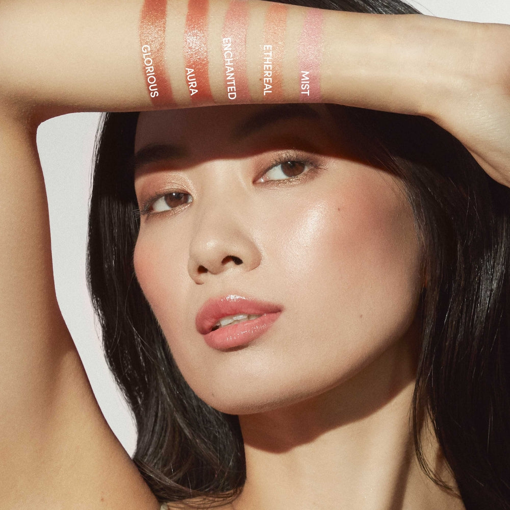 jane iredale Glow Time Blush Stick 5 swatches på arm modell
