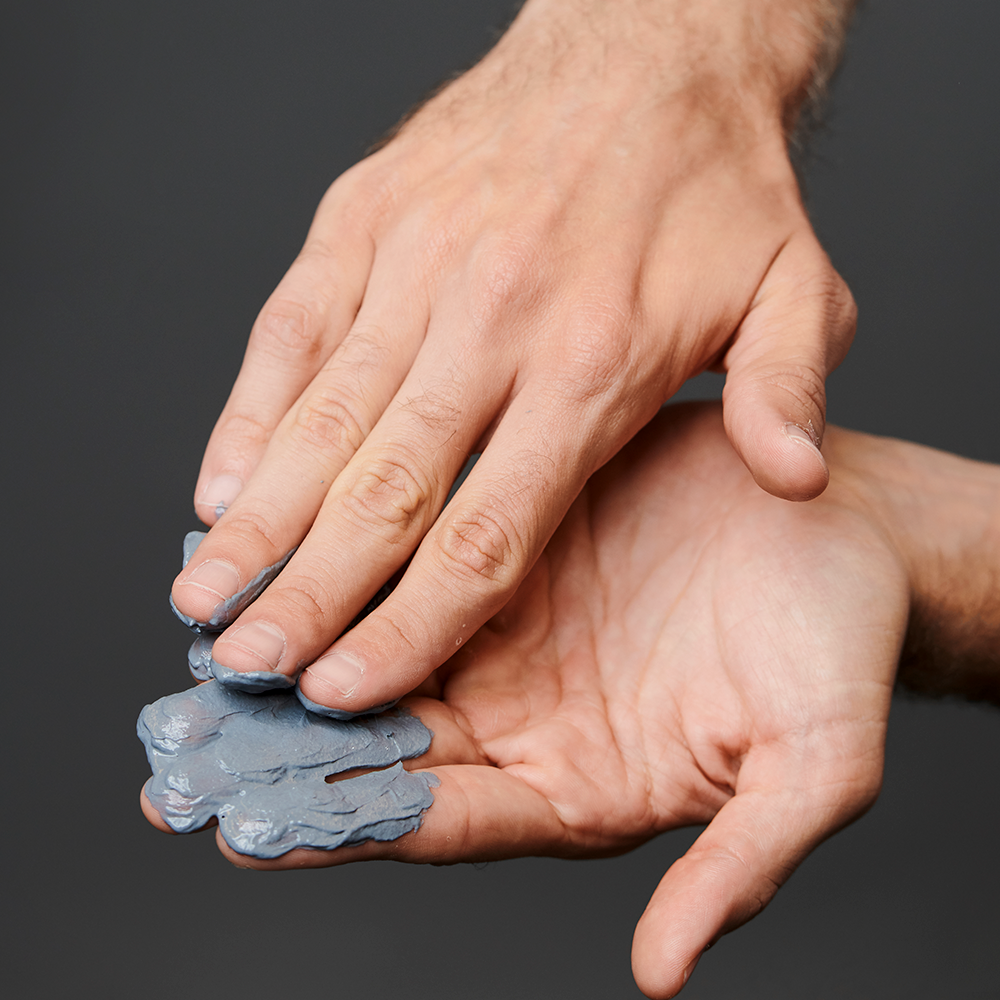 Dermalogica Active Clay Cleanser på hender