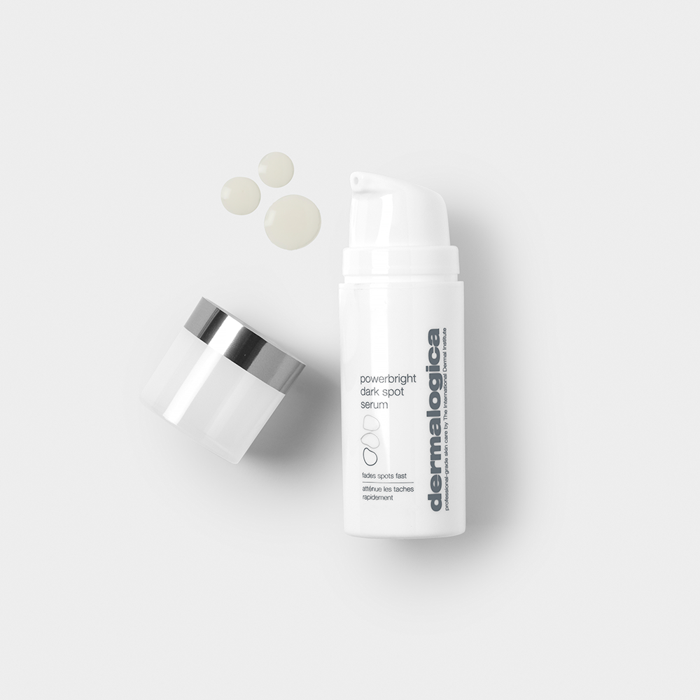dermalogica powerbright dark spot serum produkbilde i miljø